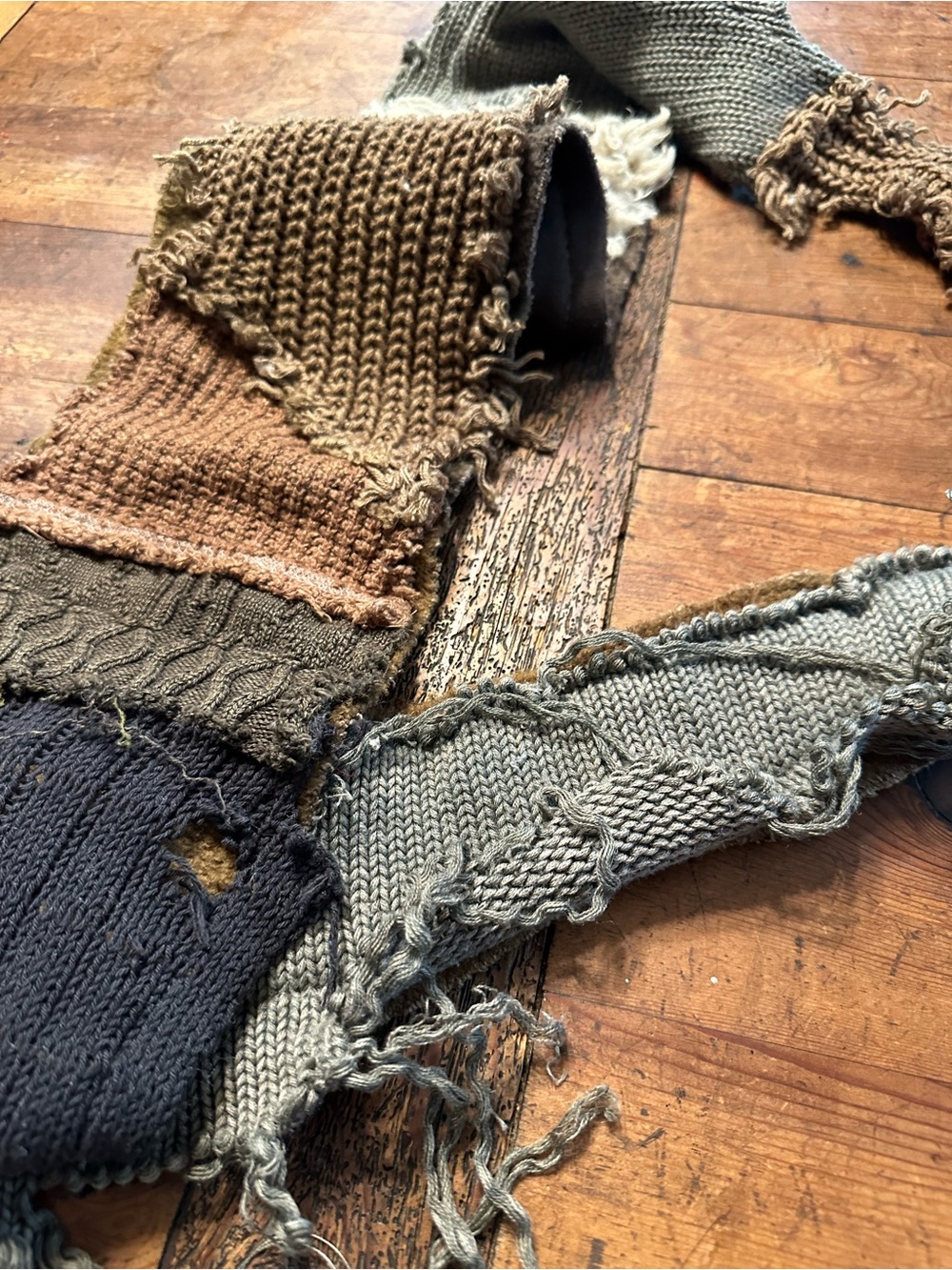 upcycled scrap bandana - Picture 7 of 7